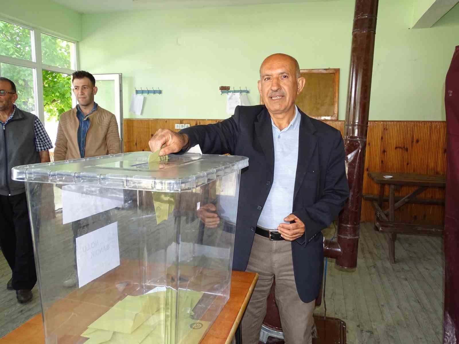 23 SEÇMEN BULUNAN KÖYDE SEÇİM 2 SAATTE TAMAMLANDI
