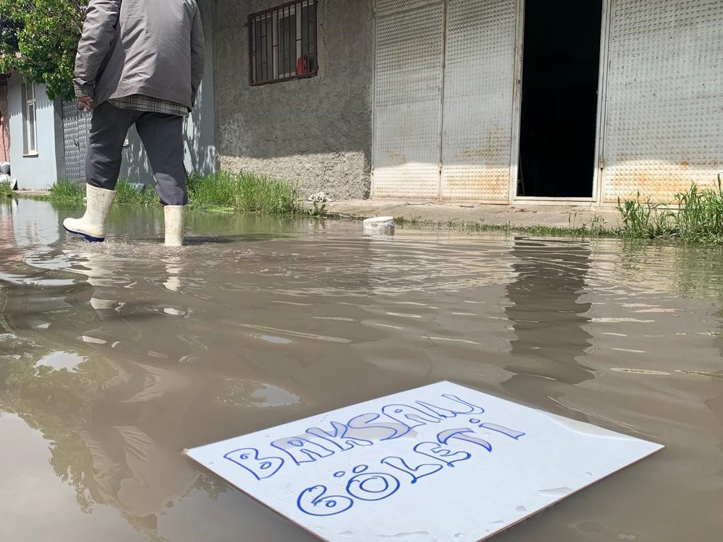 ÖZELLİKLE PERŞEMBE GÜNÜ ÖĞLEDEN SONRA YAKLAŞIK 1 BUÇUK SAAT YAĞAN