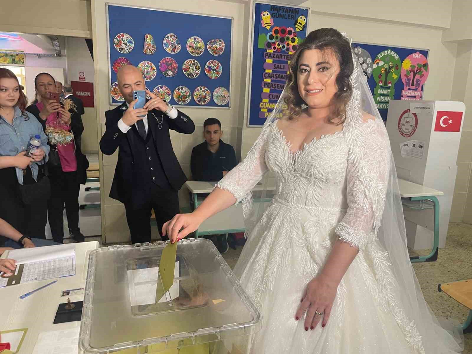 ELİF NAZ MALKOÇ OYUNU GELİNLİKLE KULLANDI