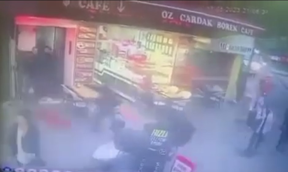 KAĞITHANE’DE KAFETERYANIN KAPISINDA DURAN İKİ GENCE KURŞUN YAĞDIRAN SUÇ MAKİNESİ