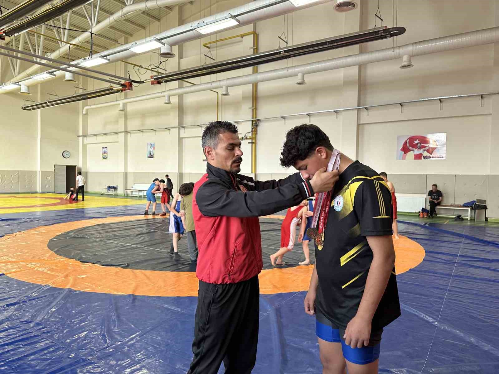 NAMIK KEMAL ORTAOKULU SPORCUSU YİĞİT ULUSOY, SAKARYA’ DA DÜZENLENEN TÜRKİYE