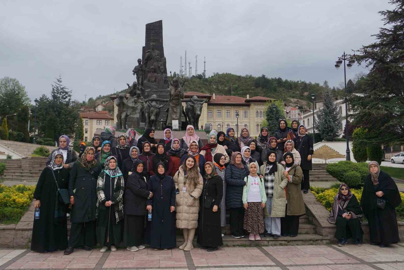 DÜZCE MÜFTÜLÜ DÜZENLEDİĞİ PROGRAMLA ENGELLİ ÖĞRENCİLERİ, AİLELERİ REFAKATİNDE DİNİ VE