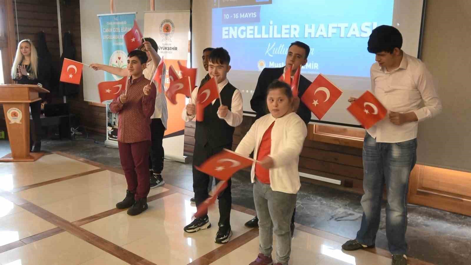 SAMSUN’DA ‘ENGELLİLER HAFTASI’ NEDENİYLE ÖZEL GEREKSİNİMLİ ÖĞRENCİLER İÇİN  ‘YAZA