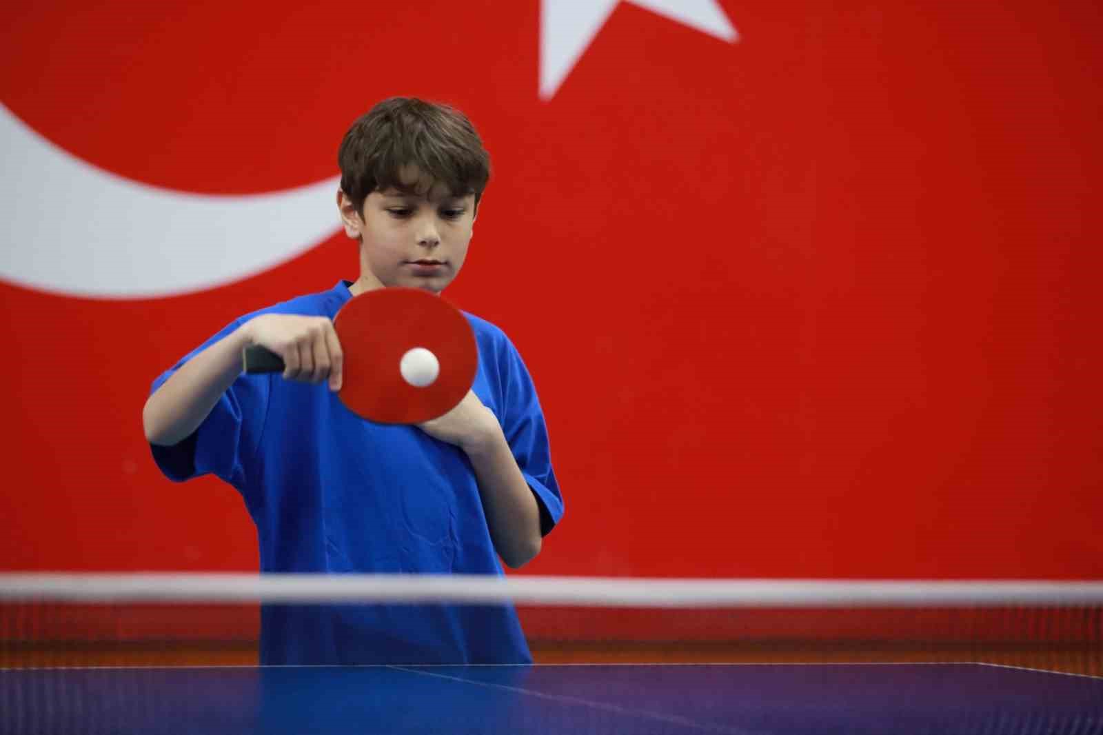 KOCAELİ’DE ÖZEL ÇOCUKLAR İÇİN YAPILAN MASA TENİSİNDE TÜRKİYE ŞAMPİYONASI’NA KATILACAK