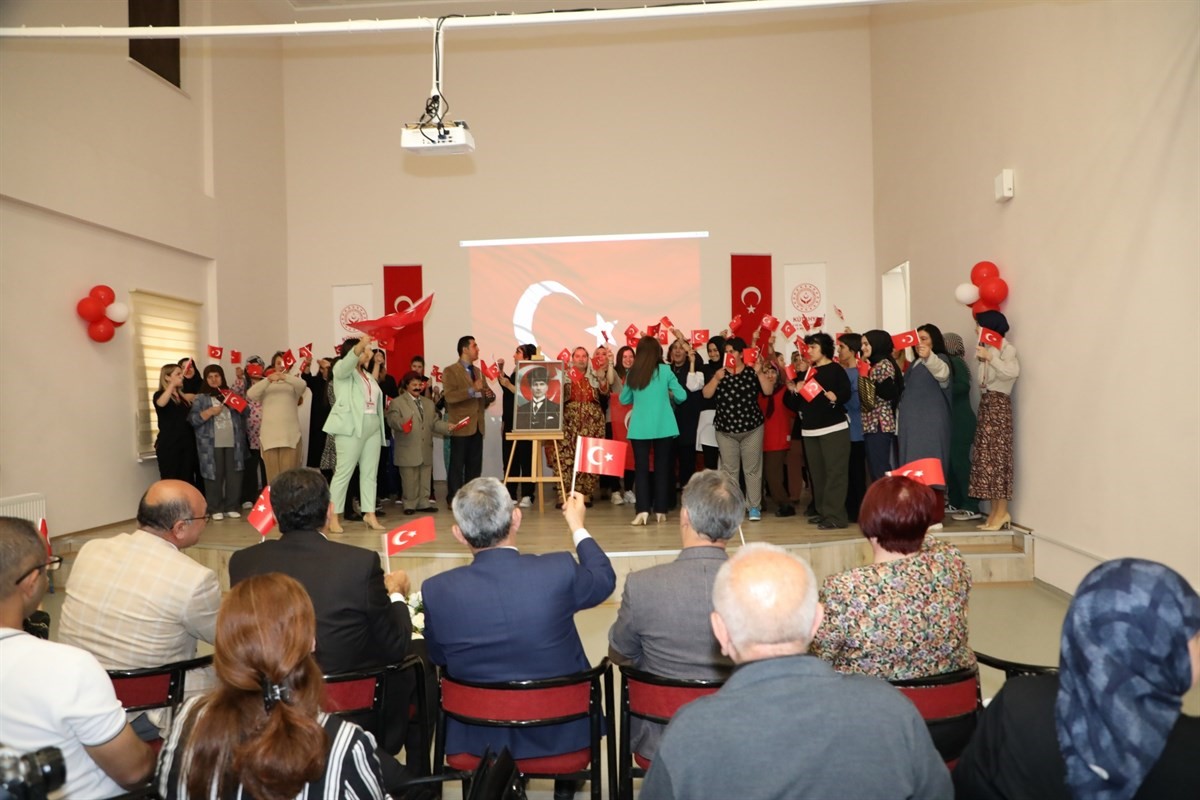 VALİ ALİ ÇELİK, ENGELSİZ YAŞAM BAKIM MERKEZİNDE ENGELLİLERE VERİLEN HİZMETLERİ