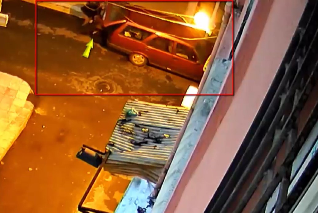 GAZİANTEP'TE PARK HALİNDEKİ ARAÇTAN HIRSIZLIK YAPAN ŞÜPHELİ ŞAHIS TUTUKLANDI. ŞÜPHELİ