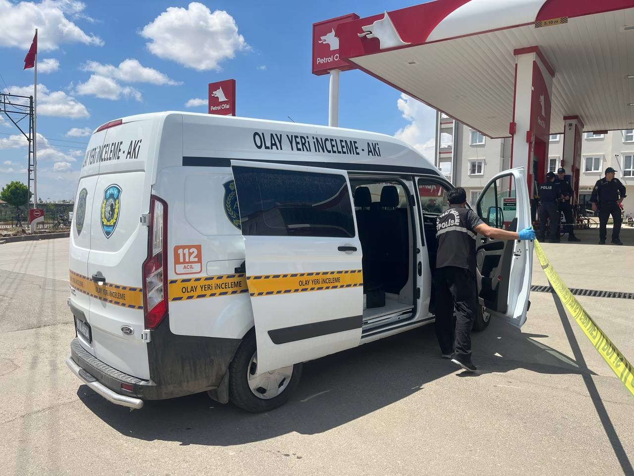KİLİS’TE PETROL İSTASYONUNDA DÜZENLENEN SİLAHLI SALDIRIDA 1 KİŞİ YARALANDI.