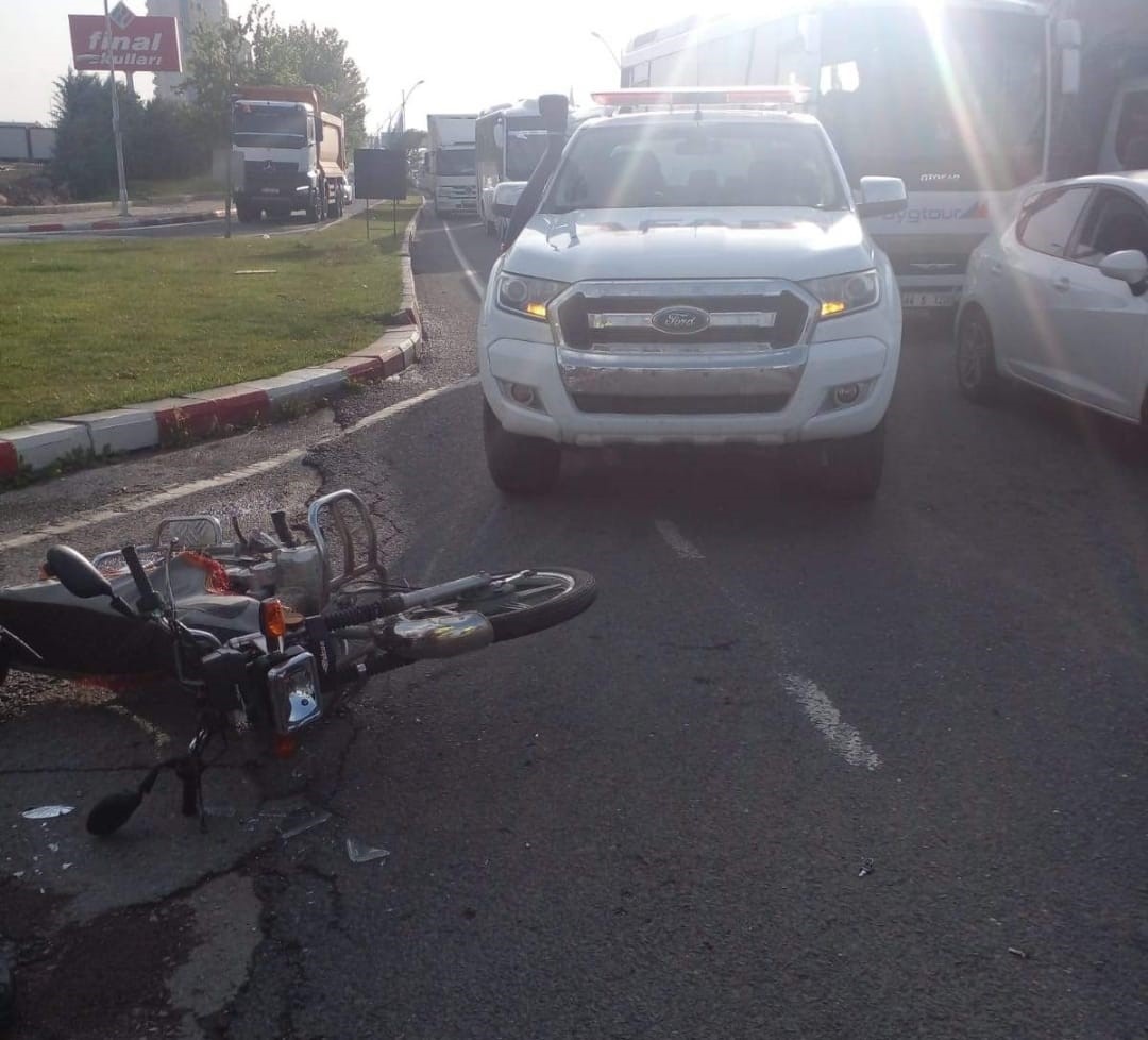 MALATYA’DA PİKAP İLE MOTOSİKLETİN KARIŞTIĞI KAZADA 1 KİŞİ YARALANDI.