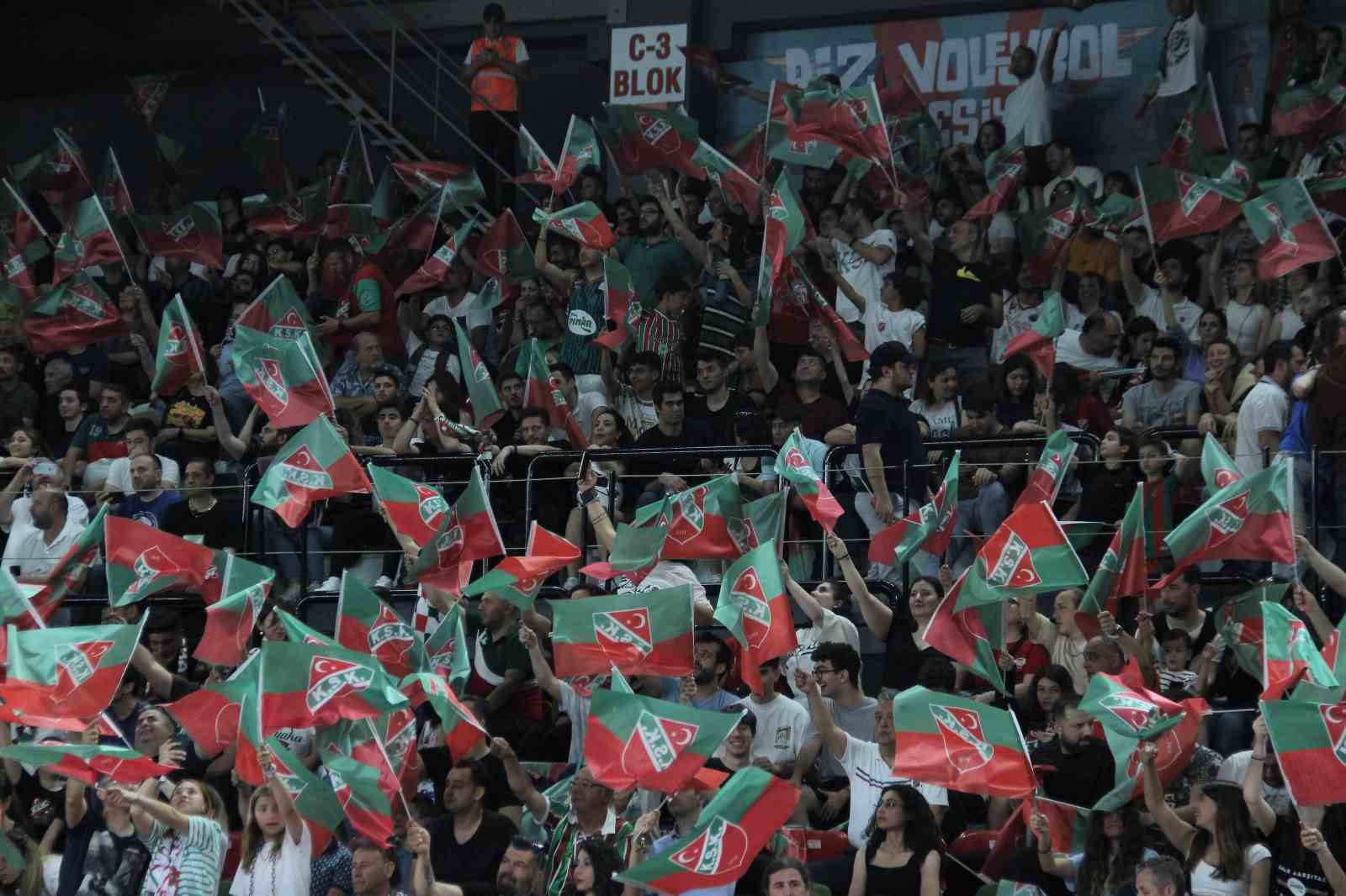 PINAR KARŞIYAKA, TÜRKİYE SİGORTA BASKETBOL SÜPER LİGİ PLAY-OFF ÇEYREK FİNAL
