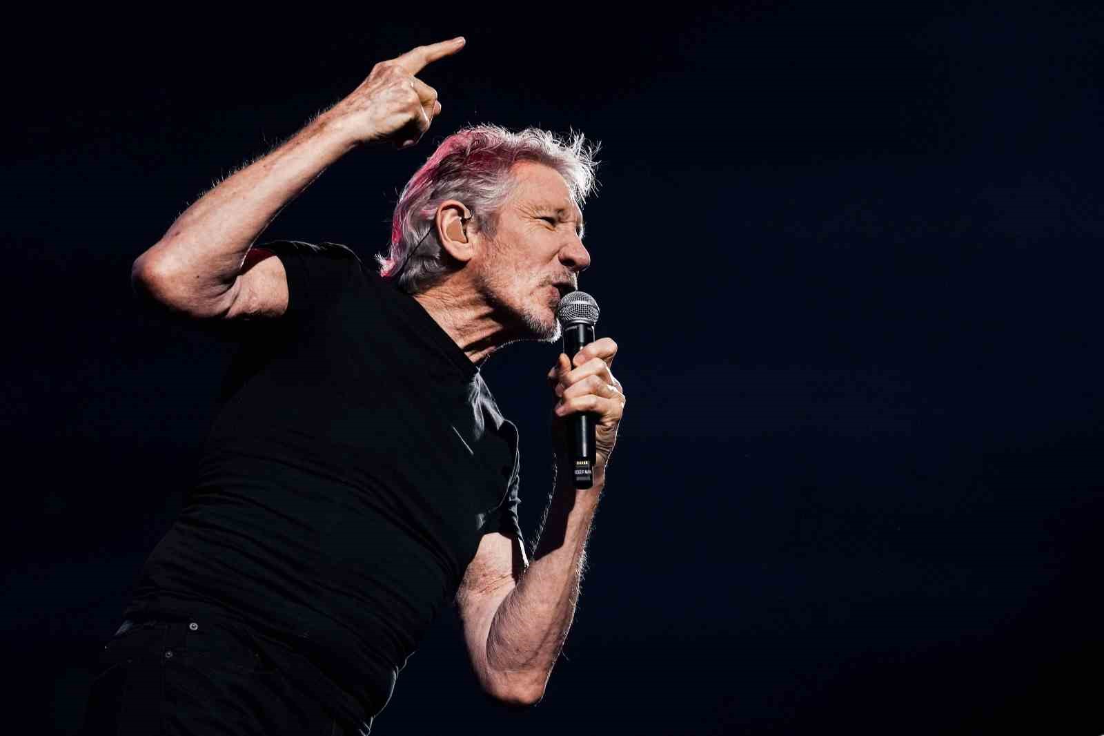 ALMANYA’NIN BAŞKENTİ BERLİN’DE 17 MAYIS’TA VERDİĞİ KONSER SIRASINDA NAZİ KOSTÜMÜ