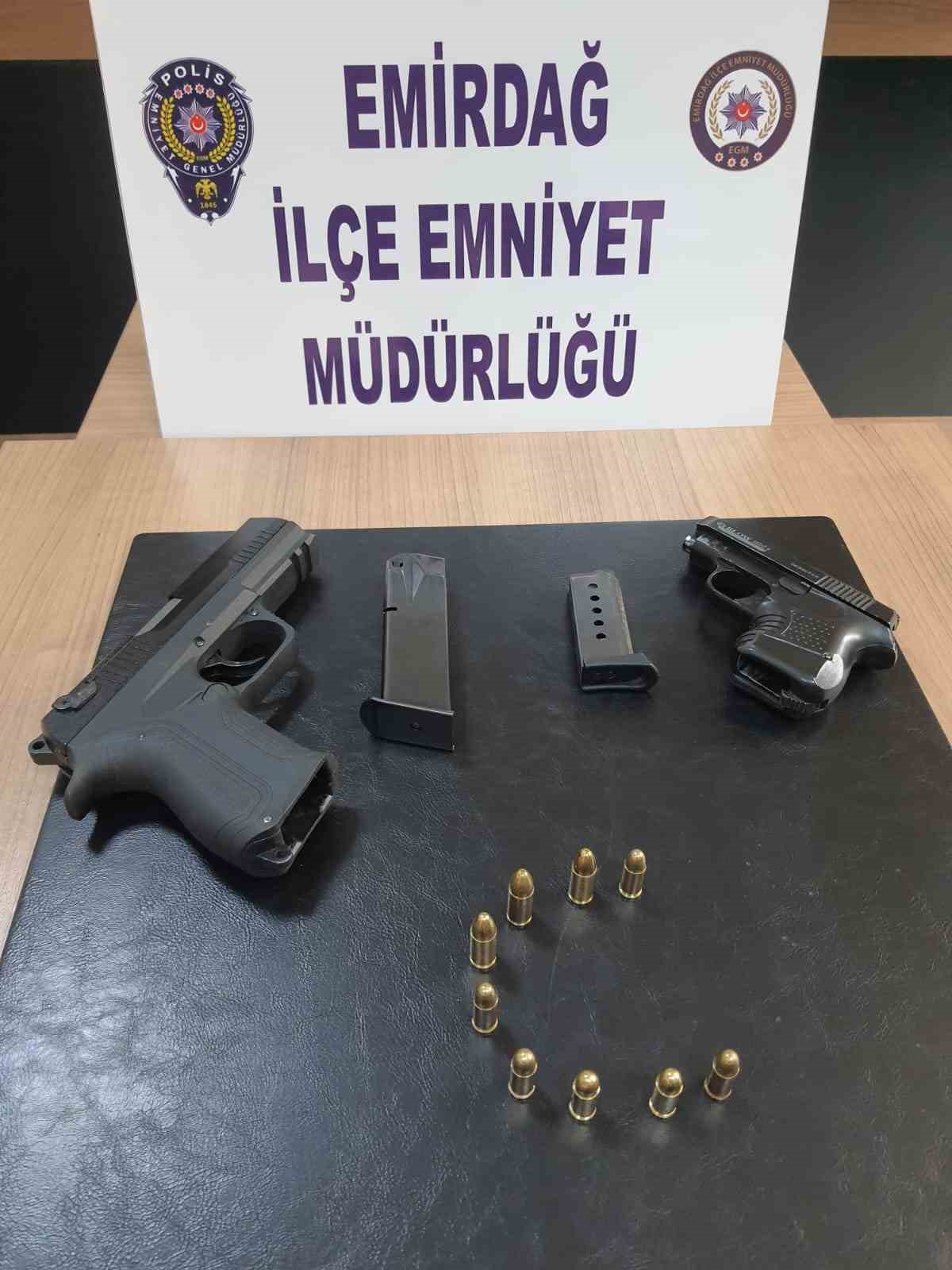 AFYONKARAHİSAR’IN EMİRDAĞ İLÇESİNDE POLİS TARAFINDAN YAPILAN ASAYİŞ DENETİMİNDE BİR KAHVEHANEDE