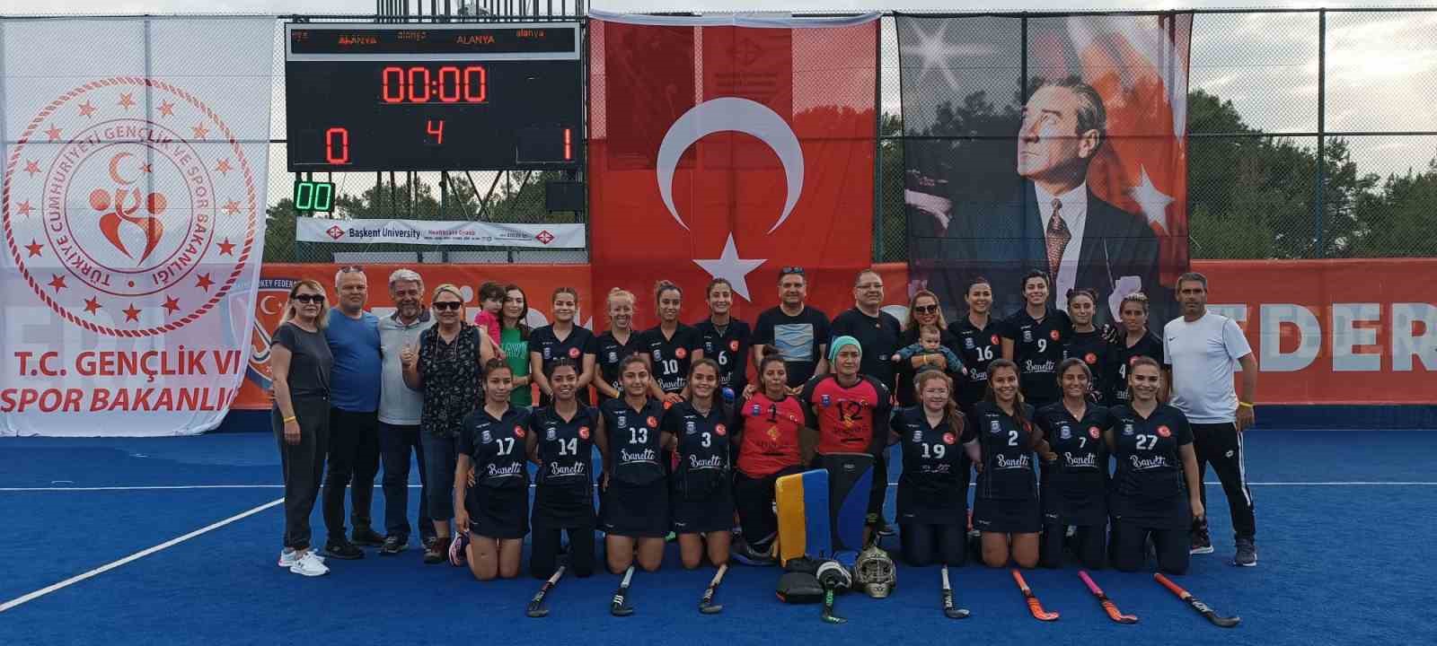 İSKOÇYA’NIN CLYDESDALE WESTERN TAKIMIYLA BUGÜN KARŞILAŞAN GAZİANTEP POLİSGÜCÜ SPOR KADIN