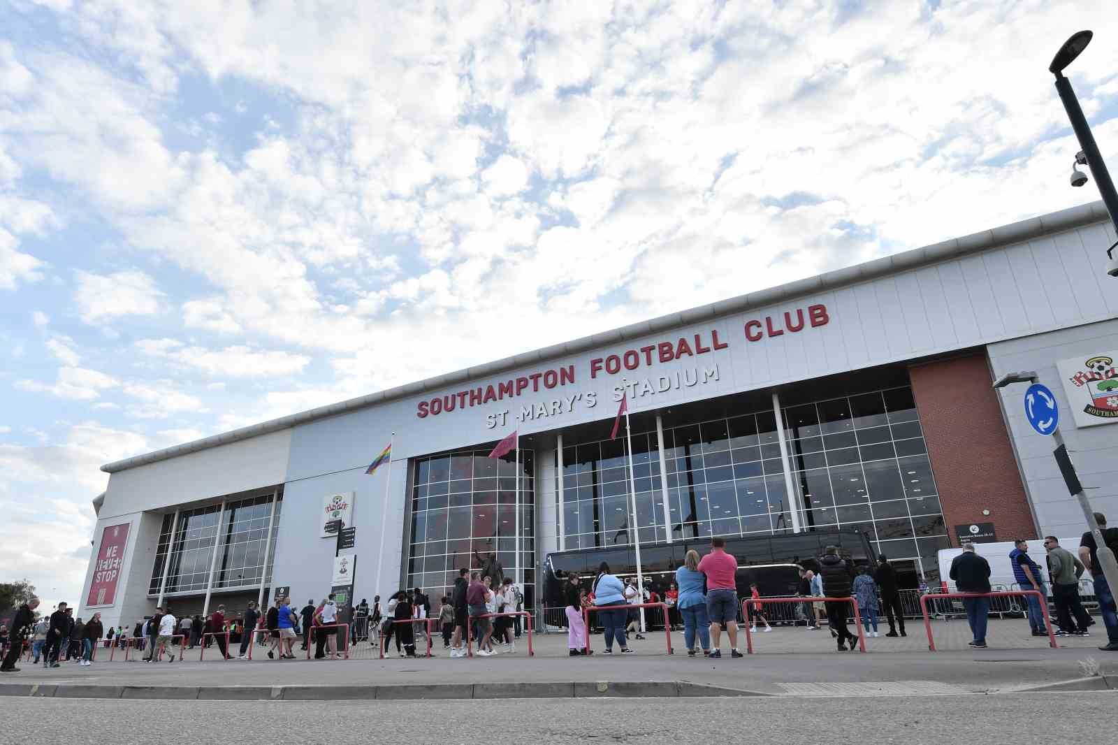PREMİER LİG'DE FULHAM'A 2-0 KAYBEDEN SOUTHAMPTON, LİGDEN DÜŞMESİ KESİNLEŞEN İLK