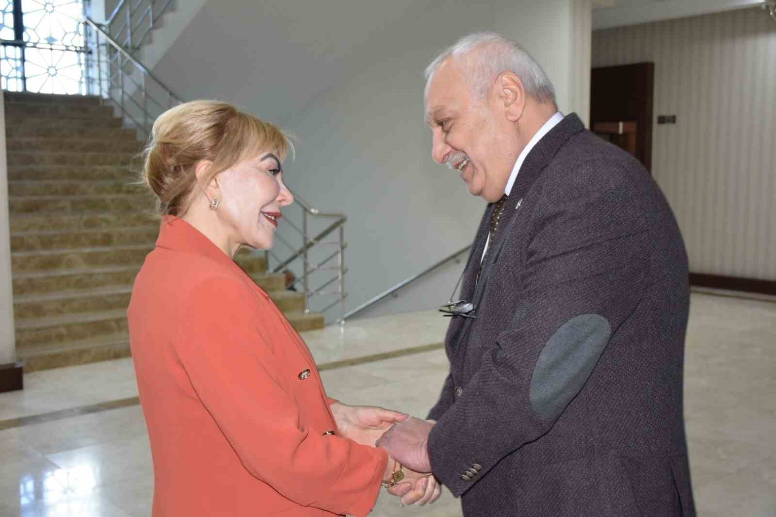 BAĞIMSIZ ELAZIĞ MİLLETVEKİLİ ADAYI PROF. DR. YASEMİN AÇIK, KAMU KURUMLARINI