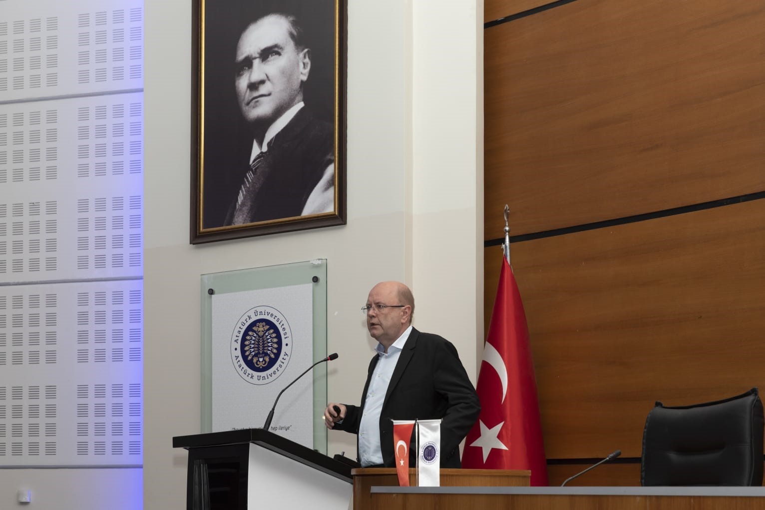 ÖĞRENCİ VE AKADEMİSYENLERİN BİLGİ, BECERİ VE TECRÜBELERİNİ ARTIRMAK İÇİN ULUSAL