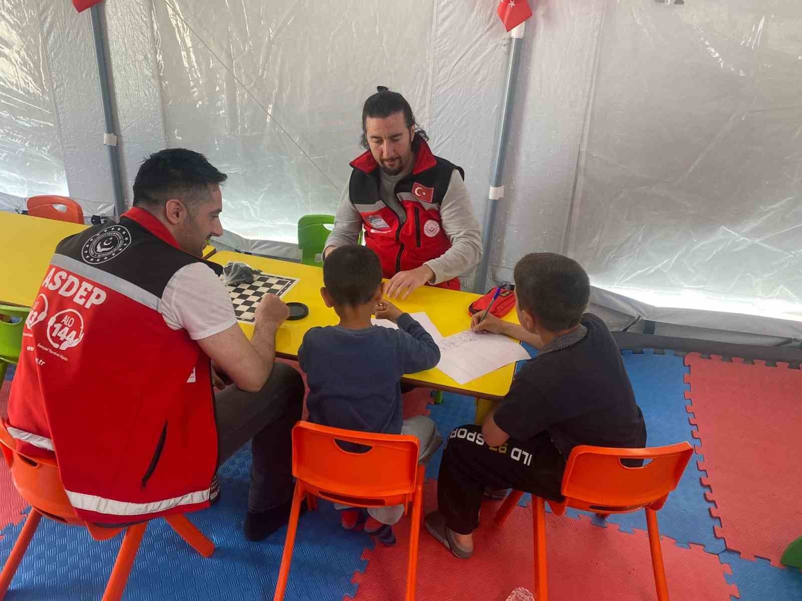 BİLECİK’TEN YOLA ÇIKAN DOKUZUNCU PSİKOSOSYAL DESTEK EKİBİ DEPREM BÖLGESİNDE ÇALIŞMALARINA