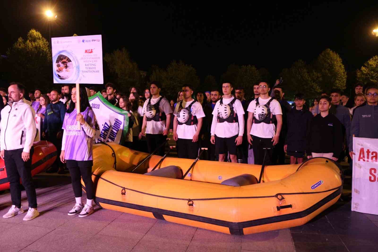 TÜRKİYE RAFTİNG ŞAMPİYONASININ 1. AYAK YARIŞLARI MEHTERAN MARŞLARI EŞLİĞİNDE SPORCULARIN