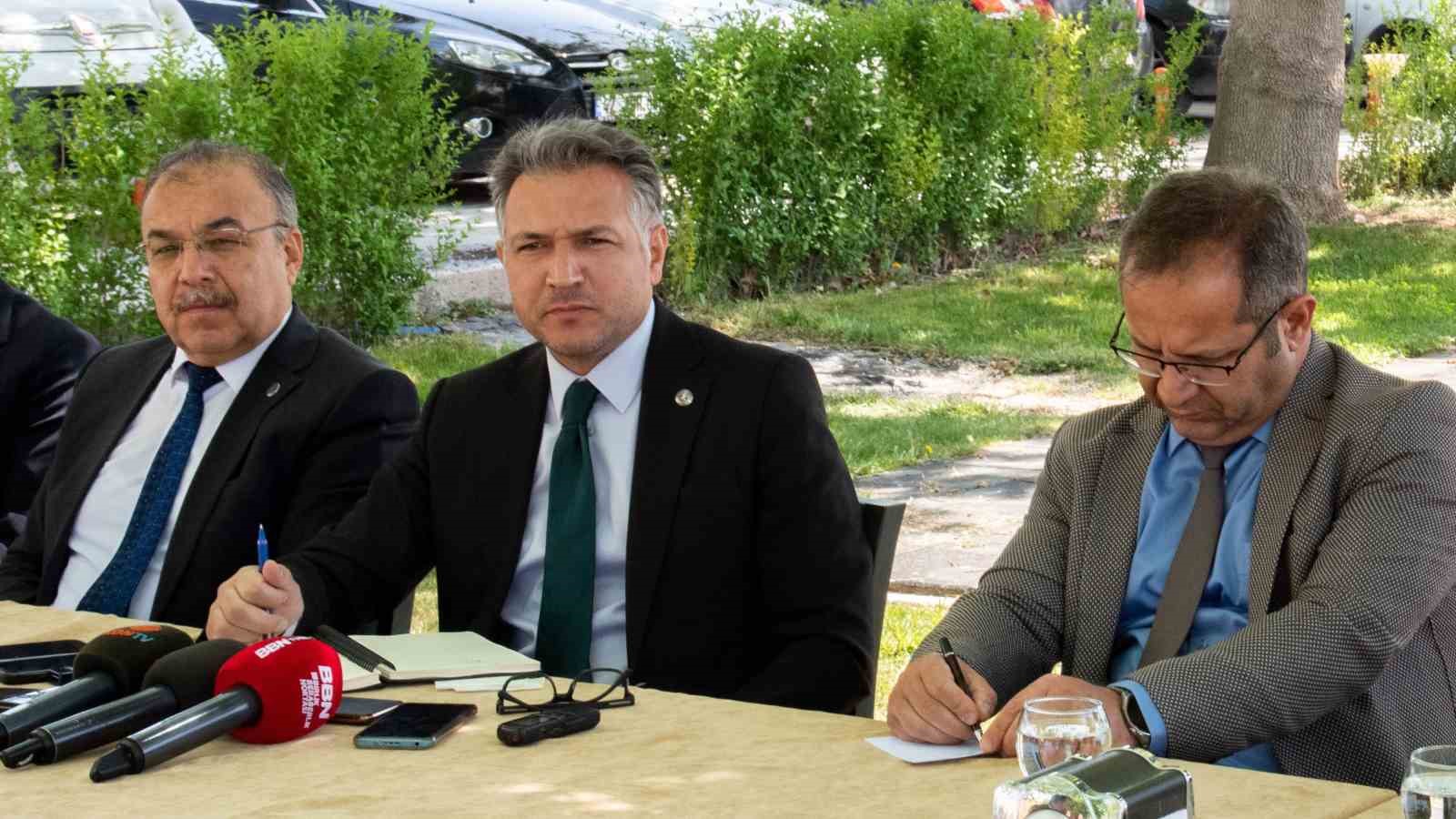SELÇUK ÜNİVERSİTESİ REKTÖRÜ PROF. DR. METİN AKSOY, GÜÇLÜ BİR ÜNİVERSİTE