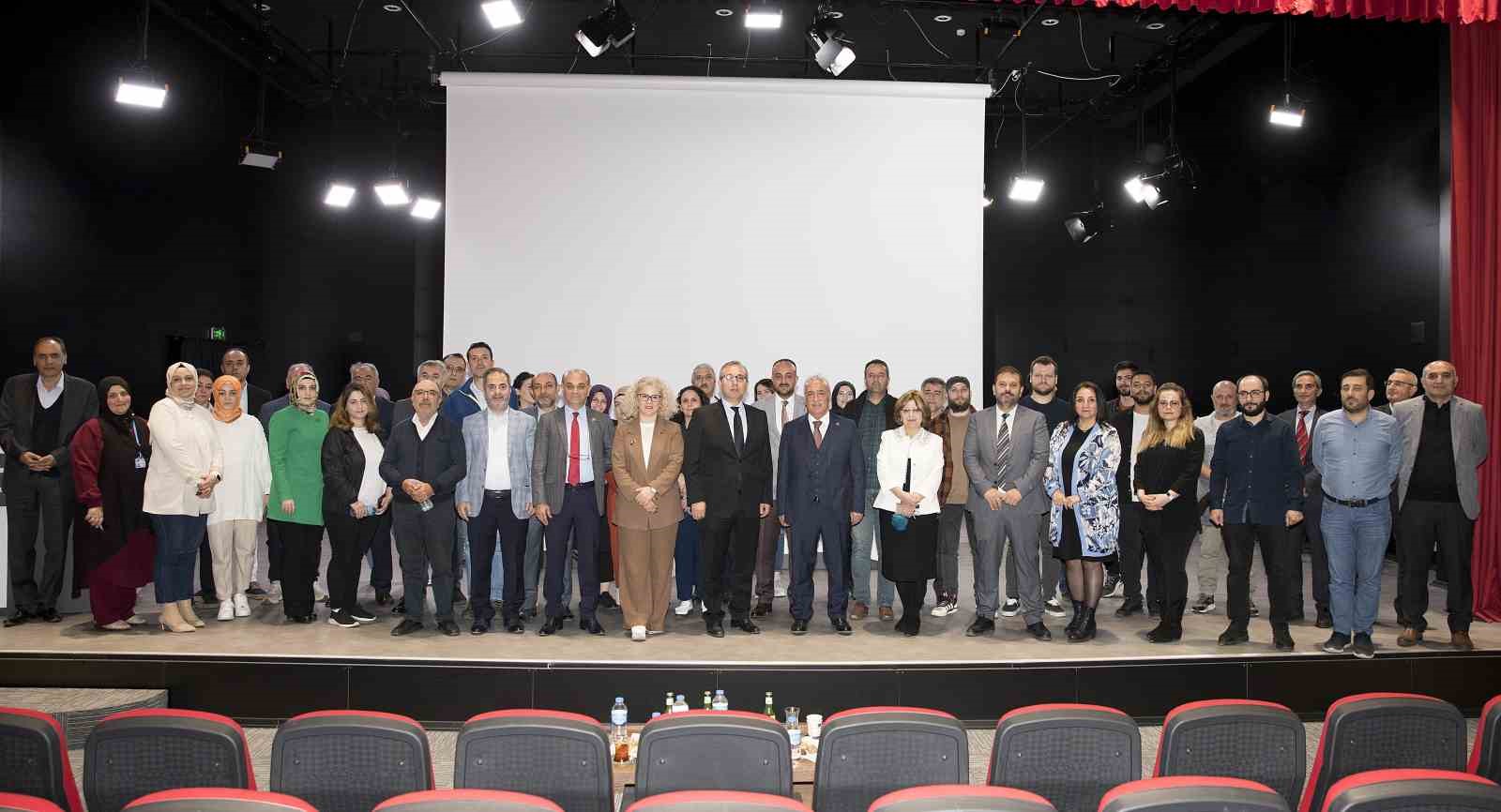 ATATÜRK ÜNİVERSİTESİ REKTÖRÜ PROF. DR. ÖMER ÇOMAKLI İLE YÖNETİMİ, GELENEKSEL