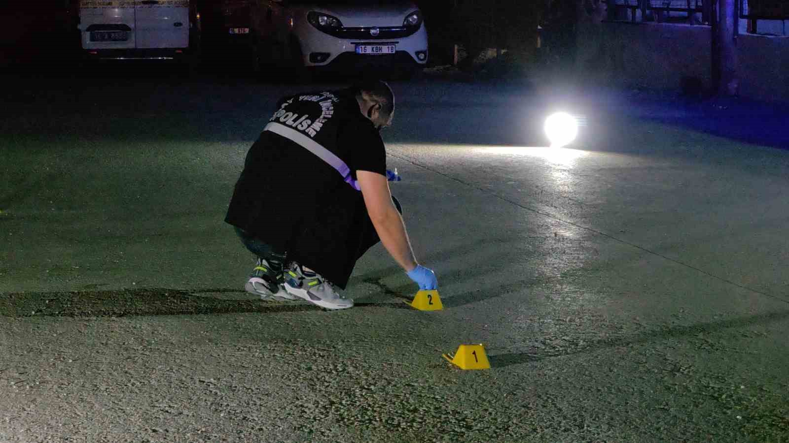 RESTORANDA SİLAHLI KAVGA; 2 YARALI