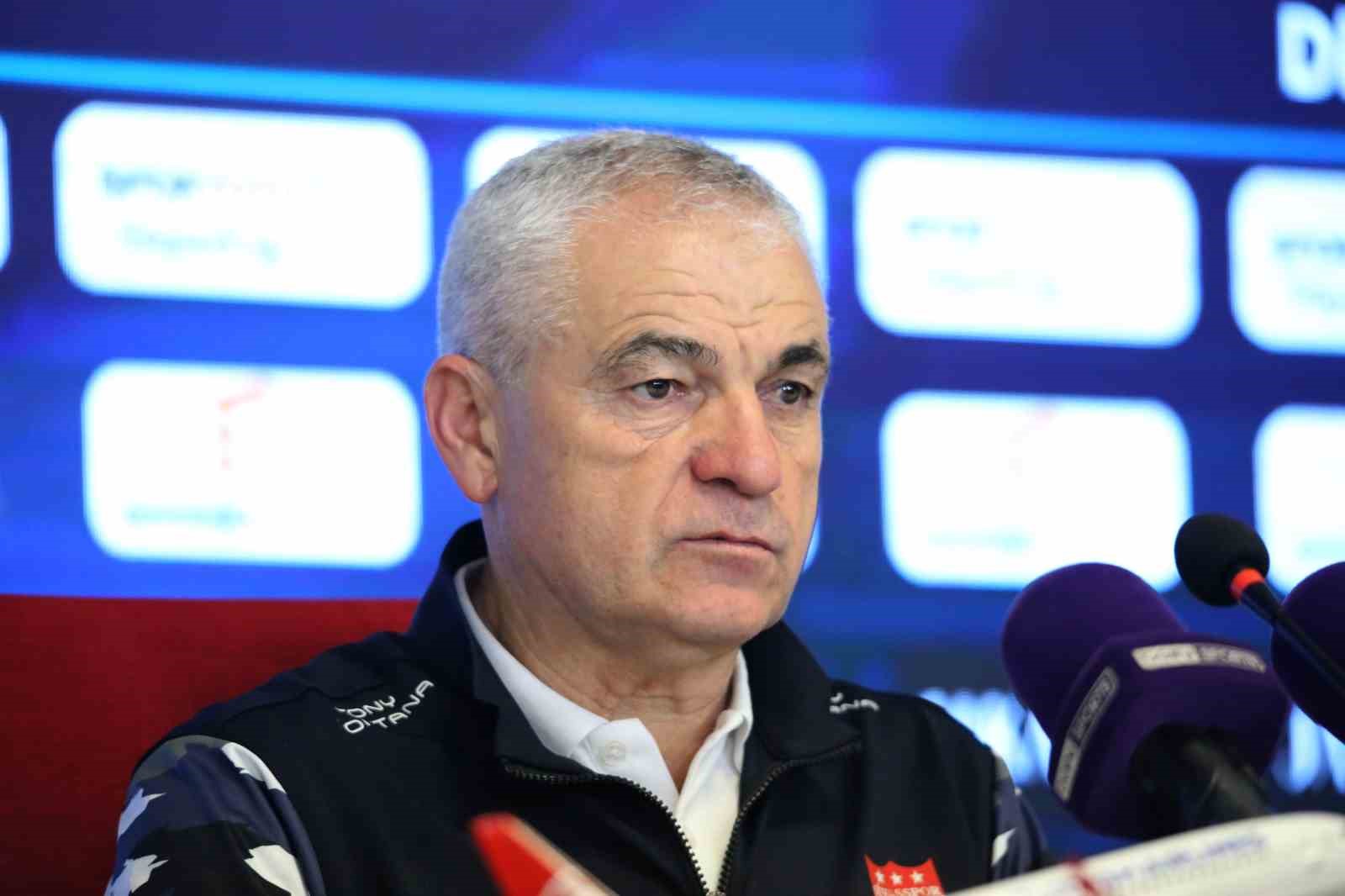 KONYASPOR’U SAHASINDA 1-0’LIK SKORLA GEÇEN DG SİVASSPOR’DA TEKNİK DİREKTÖR RIZA