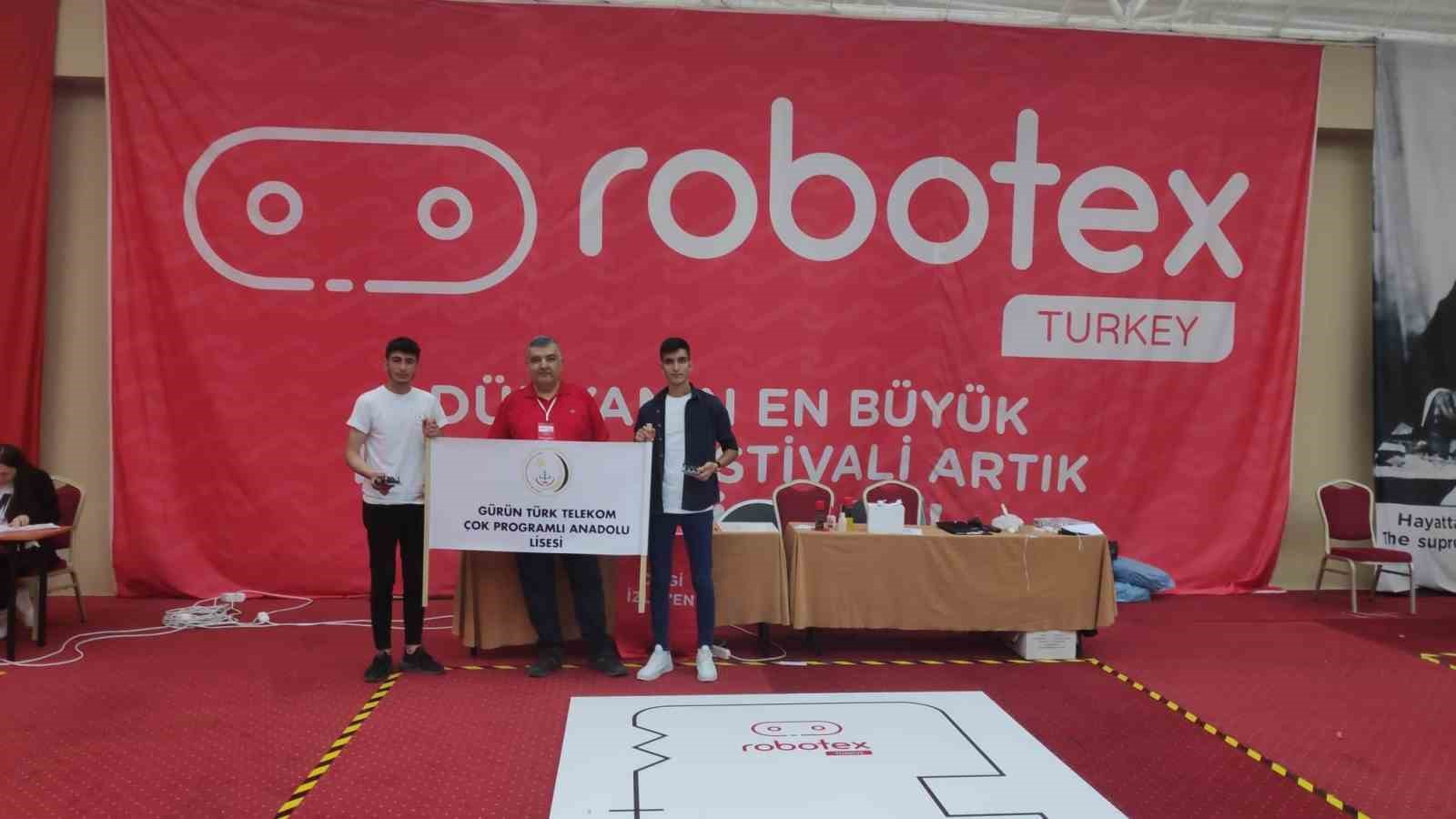 SİVAS’IN GÜRÜN İLÇESİNDE ANADOLU LİSESİ ÖĞRENCİLERİ KATILDIKLARI DÜNYANIN EN BÜYÜK