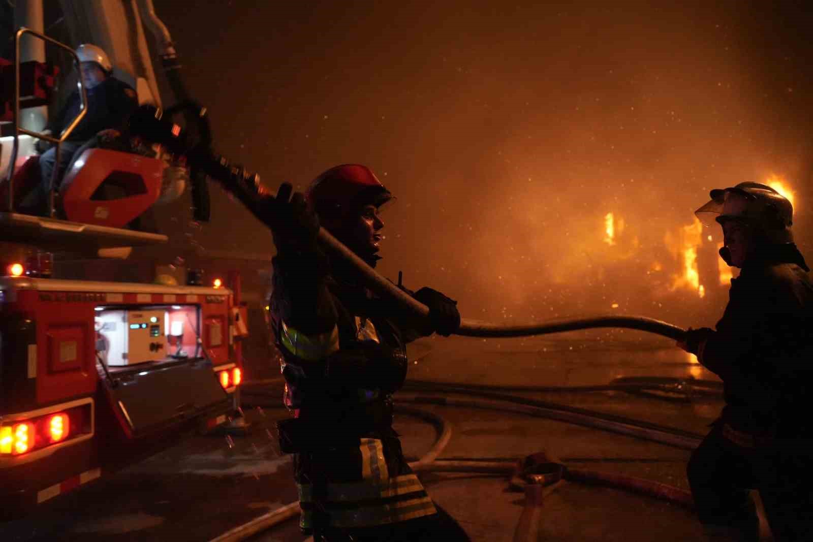 RUSYA’NIN ODESSA’YA DÜZENLEDİĞİ HAVA SALDIRISINDA BİR GIDA DEPOSU VE SOSYAL