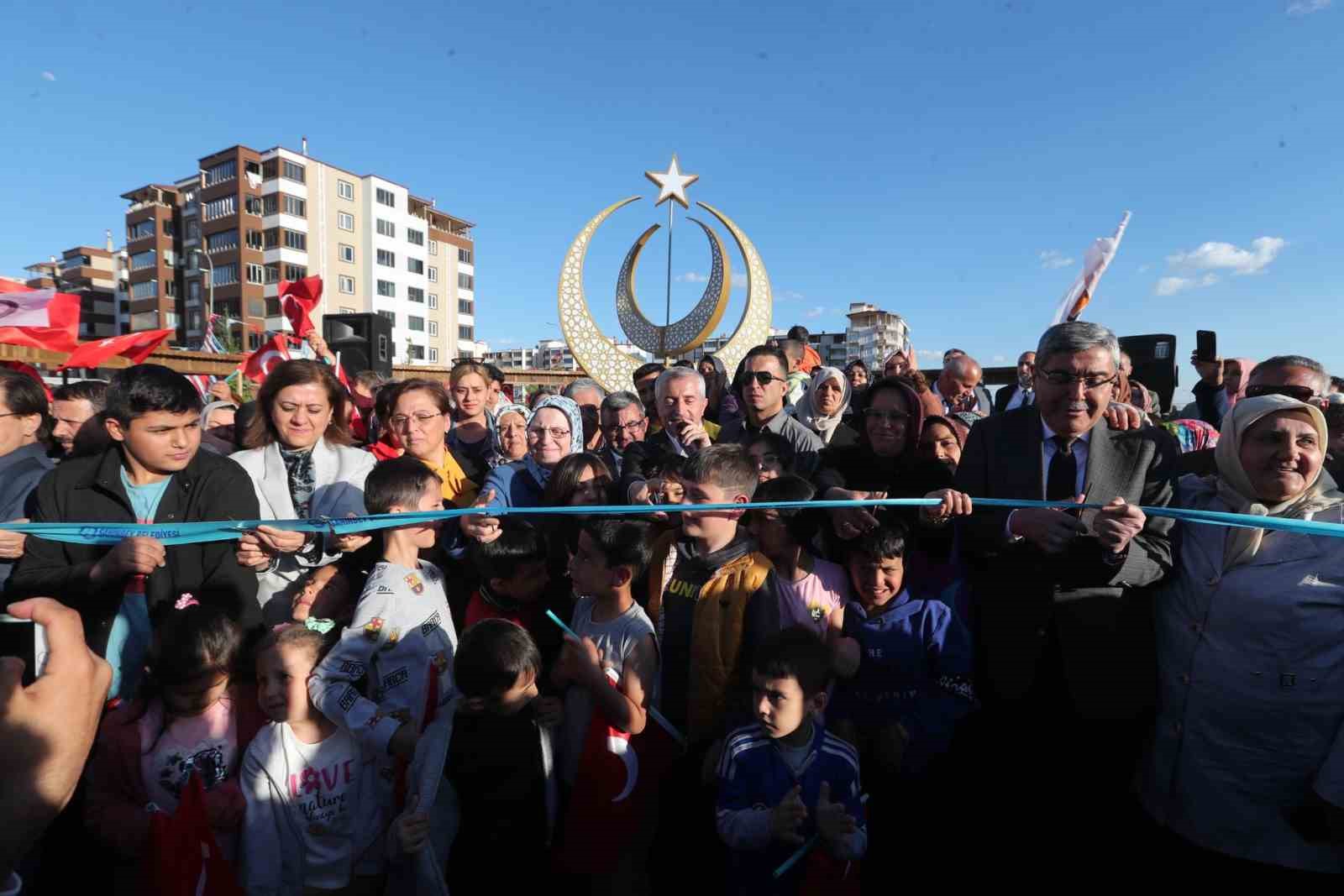 ŞAHİNBEY BELEDİYESİ VATANDAŞLARIN YAŞANILABİLİR ALANLARA SAHİP OLMASI İÇİN YAPTIĞI ÇALIŞMALARA