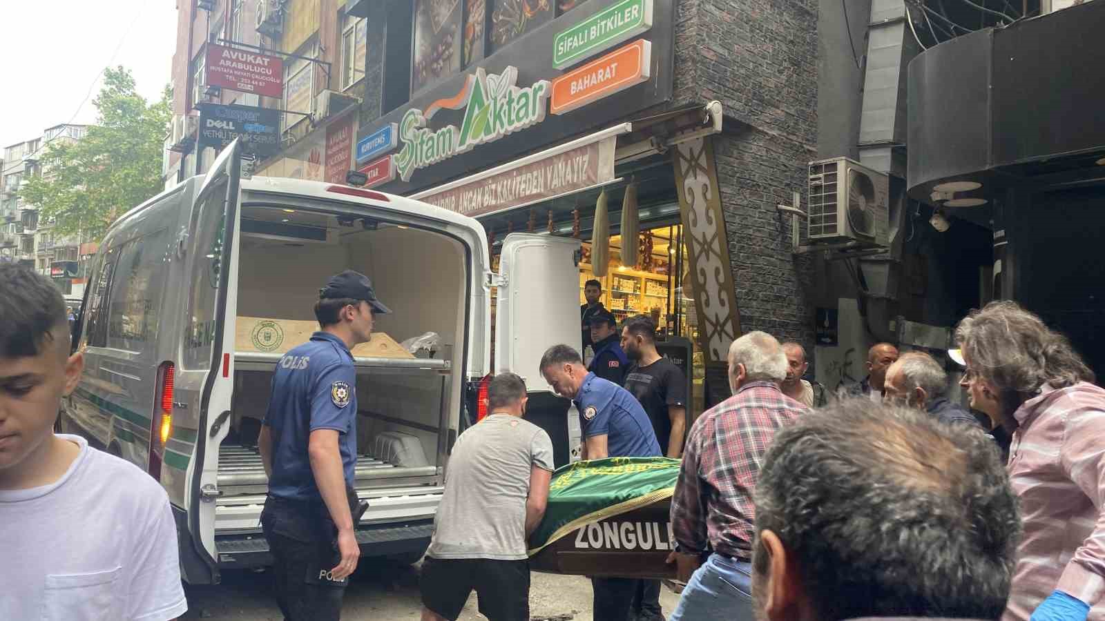 ZONGULDAK’TA 45 YAŞINDAKİ ERDOĞAN HASRET ARKADAŞLARIYLA ŞAKALAŞTIĞI ESNADA SİLAHININ ATEŞ
