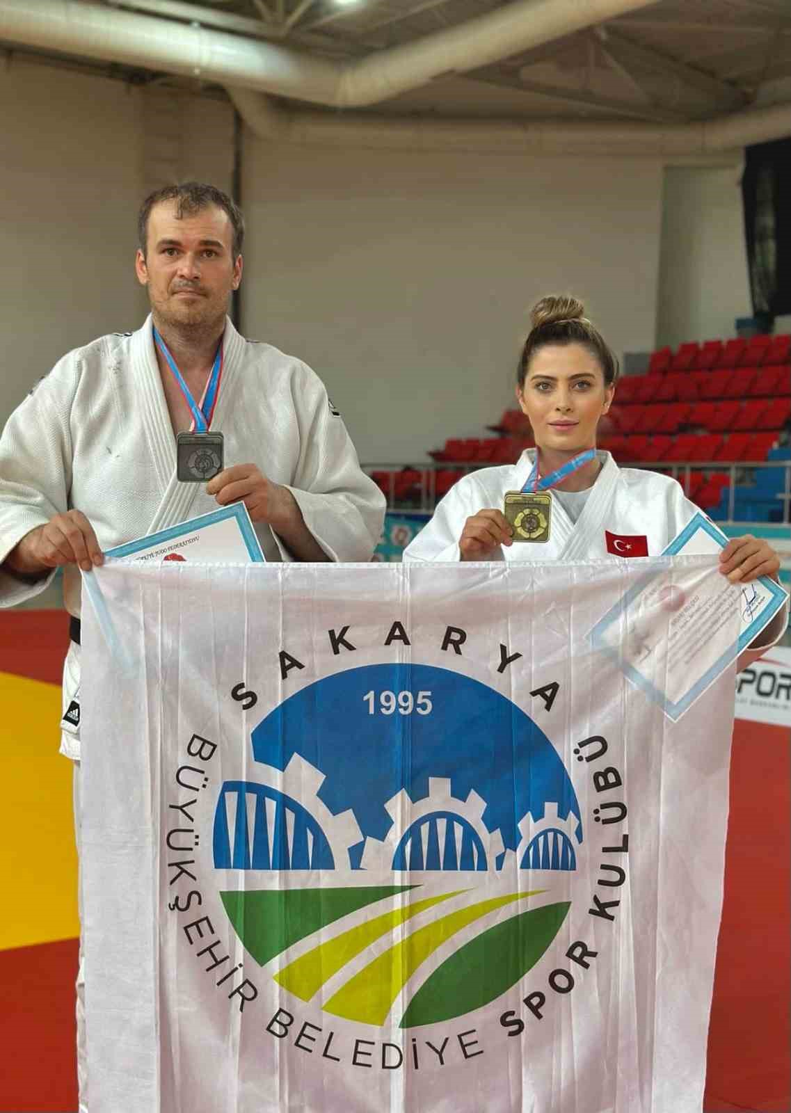 SAKARYA BÜYÜKŞEHİR BELEDİYESİ JUDO SPORCULARI PINAR BATMAN VE ALİ ŞAHİN