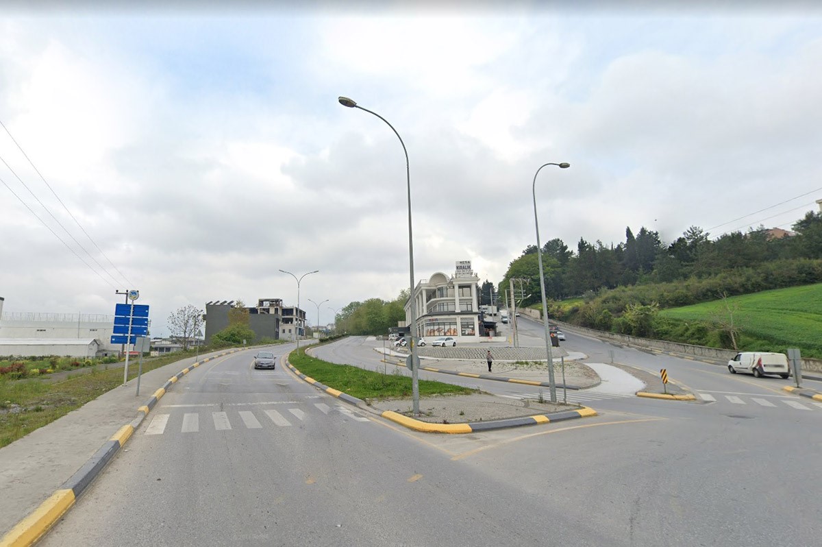 SAKARYA BÜYÜKŞEHİR BELEDİYESİ, BEŞKÖPRÜ KAVŞAĞI İLE E5 ARASINDA YAPILACAK YENİLEME