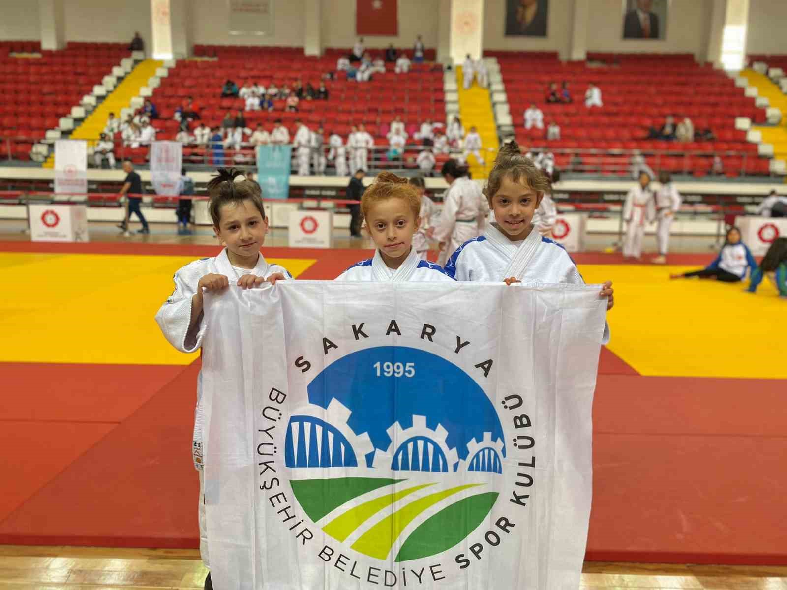 SAKARYA BÜYÜKŞEHİR BELEDİYESİ SPOR KULÜBÜ JUDO SPORCUSU GÜLFEM AYSİMA AYDÖN,