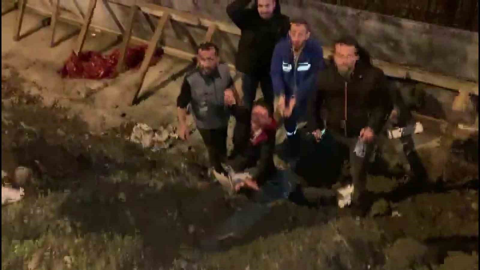 SAKARYA’NIN SAPANCA İLÇESİNDE YOLUN KARŞISINA GEÇMEK İSTEYEN KADINA ÇARPAN OTOMOBİLİN