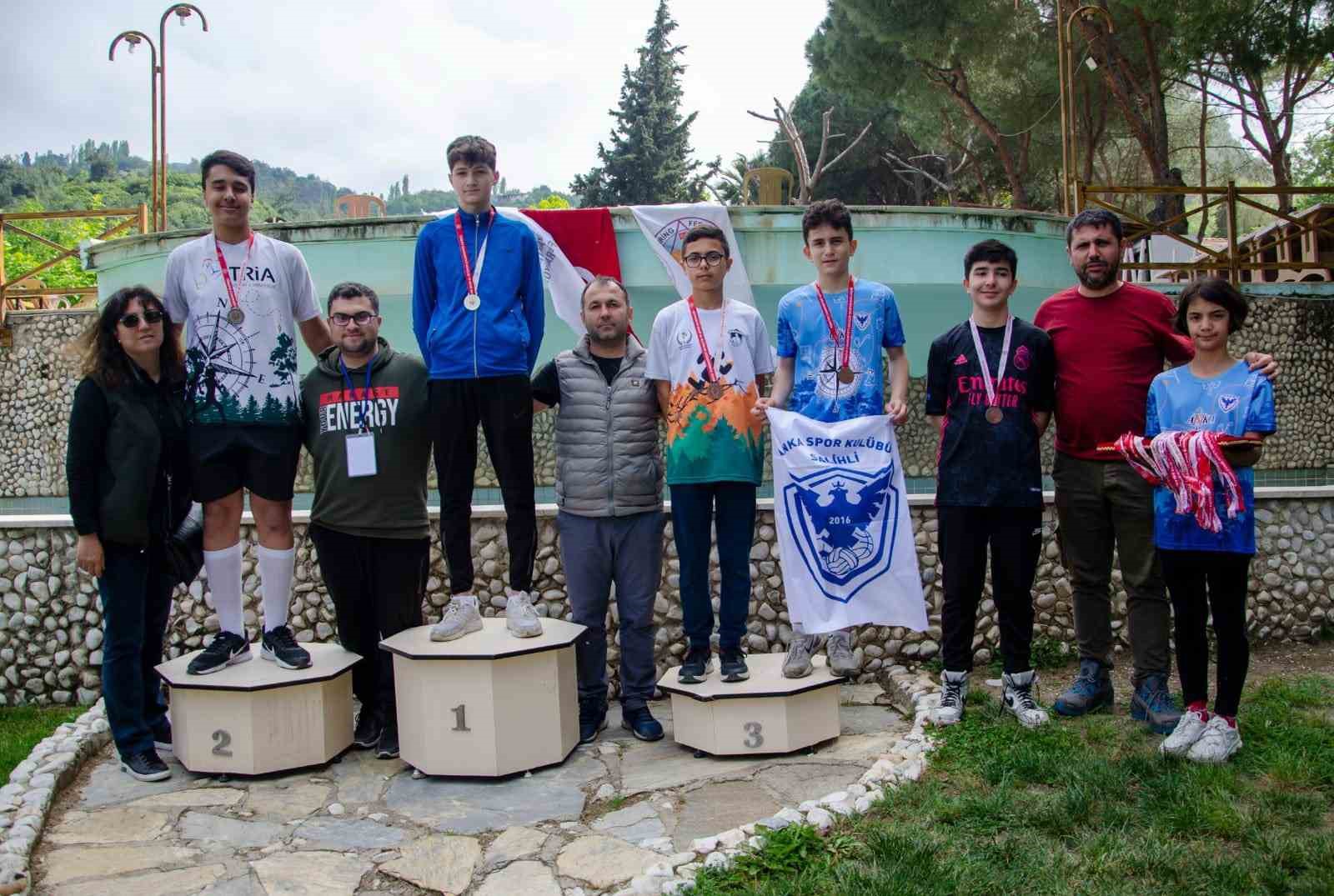 YARIŞMALARDA DERECEYE GİREN SPORCULARA ÖDÜLLERİ SALİHLİ İLÇE GENÇLİK VE SPOR