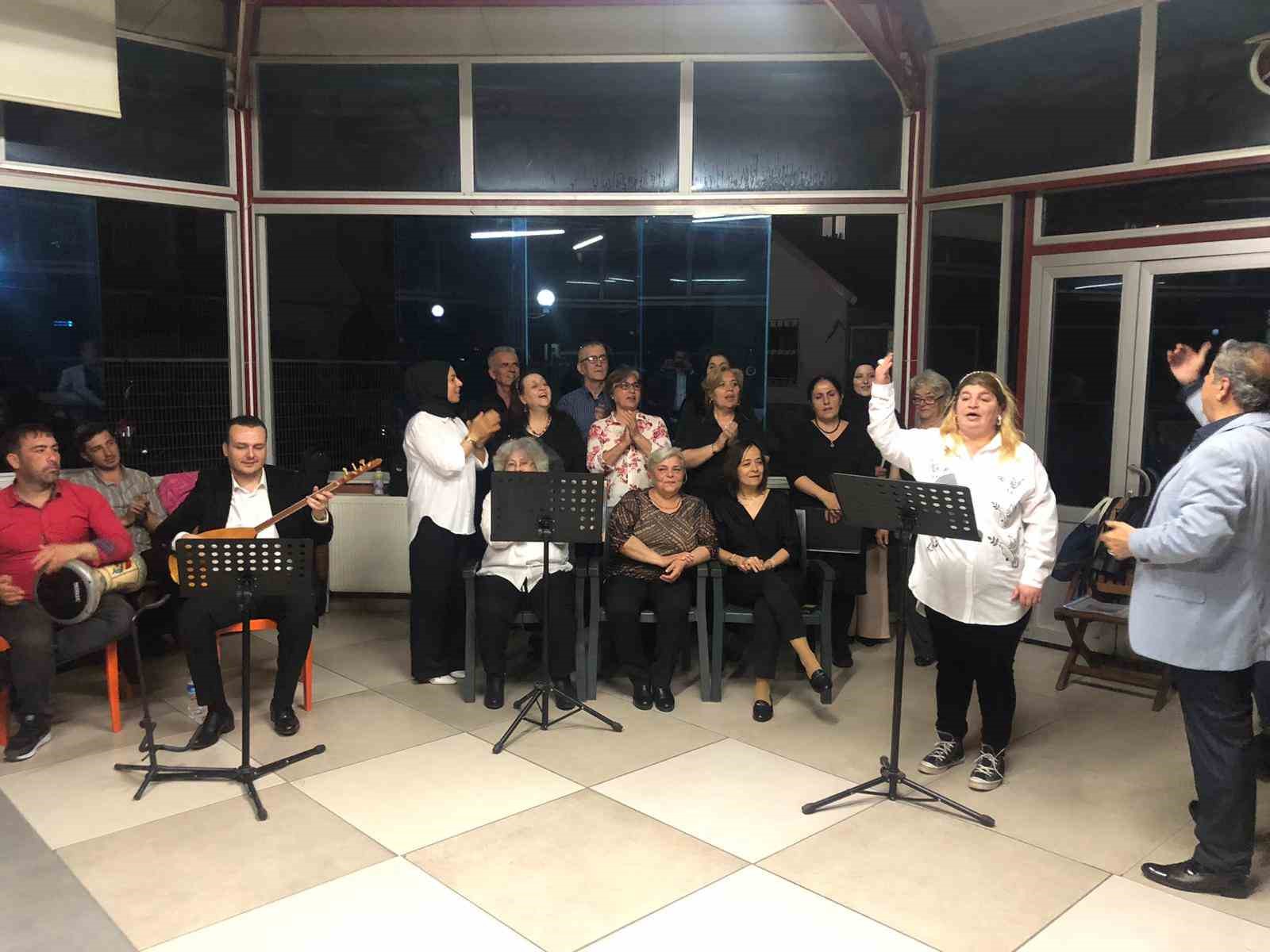 ENGELLİLER HAFTASI NEDENİYLE SALİHLİ’DE BULUNAN ÖZEL BİR REHABİLİTASYON MERKEZİNDE KALAN