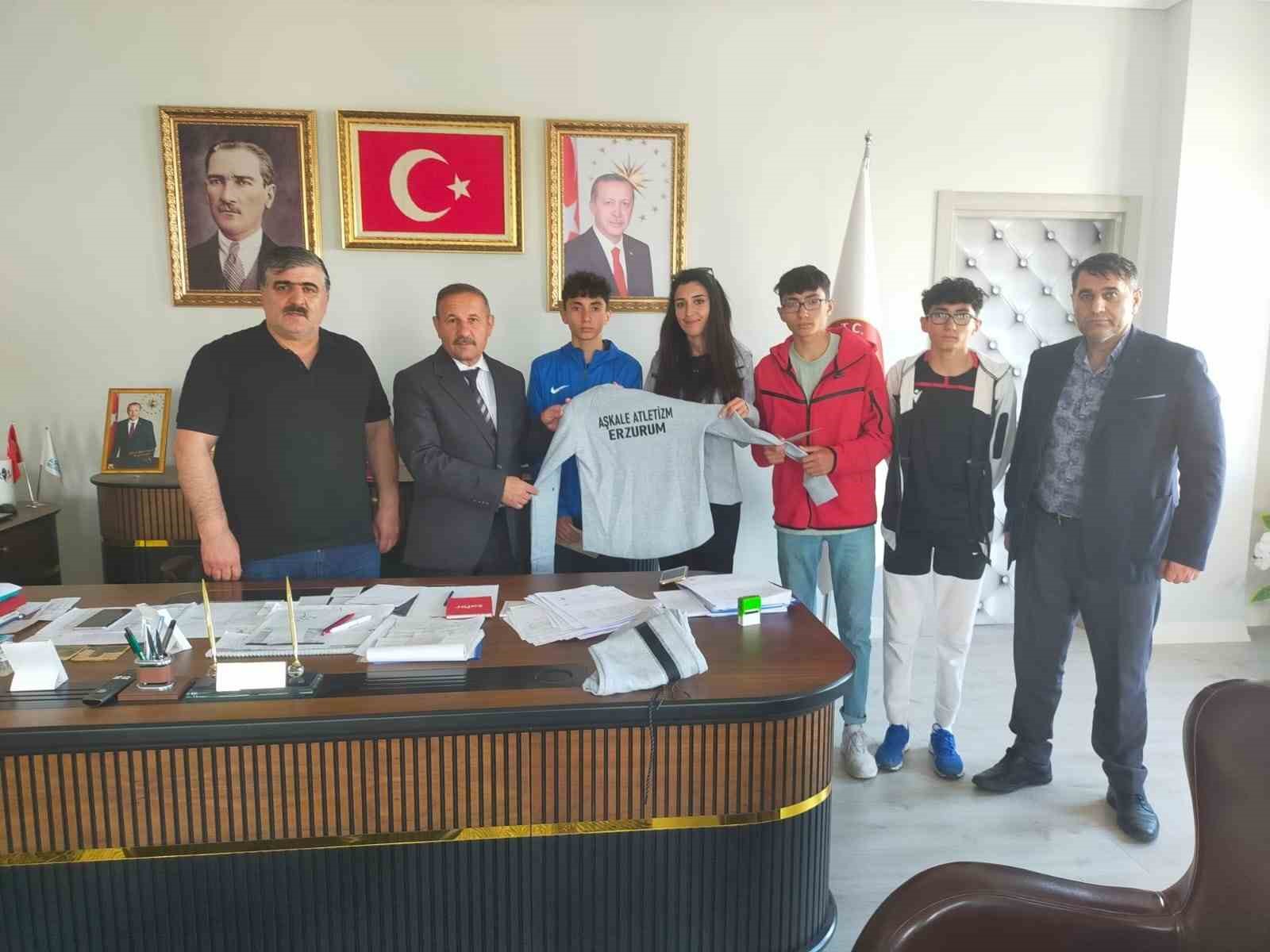 TÜRKİYE ATLETİZM ŞAMPİYONALARINDA BURSA VE ESKİŞEHİR'DE 2. 3. VE 4.