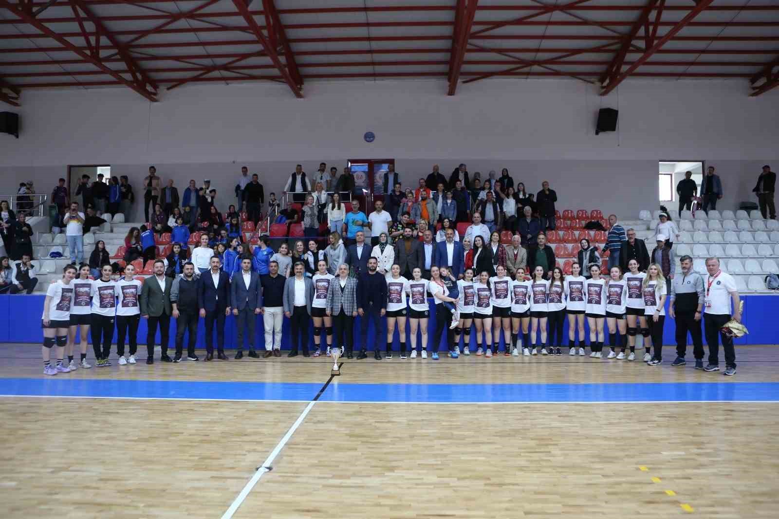 KIRŞEHİR’DE GENÇ KADINLAR HENTBOL TÜRKİYE ŞAMPİYONU OLAN BURSA BÜYÜKŞEHİR BELEDİYESPORLU
