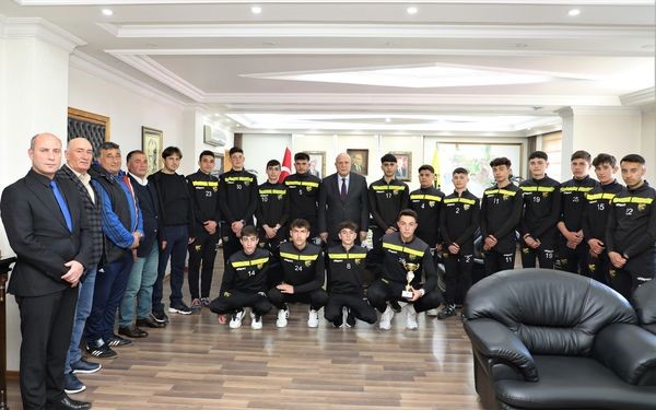 ŞAMPİYONLARDAN BAŞKAN PEKMEZCİ’YE ZİYARET