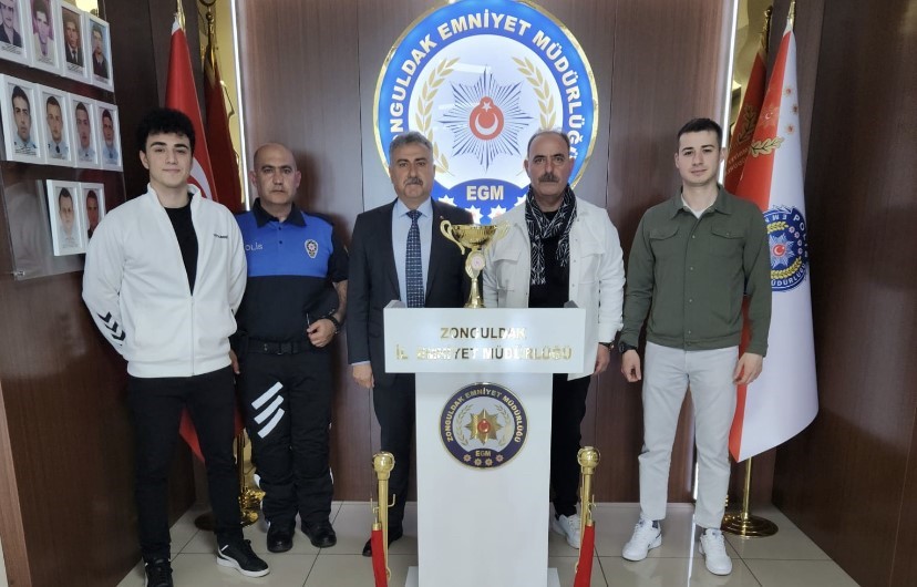ZONGULDAK’TA KURUMLAR ARASI MASA TENİSİ MÜSABAKALARINDA ŞAMPİYON OLAN ZONGULDAK İL