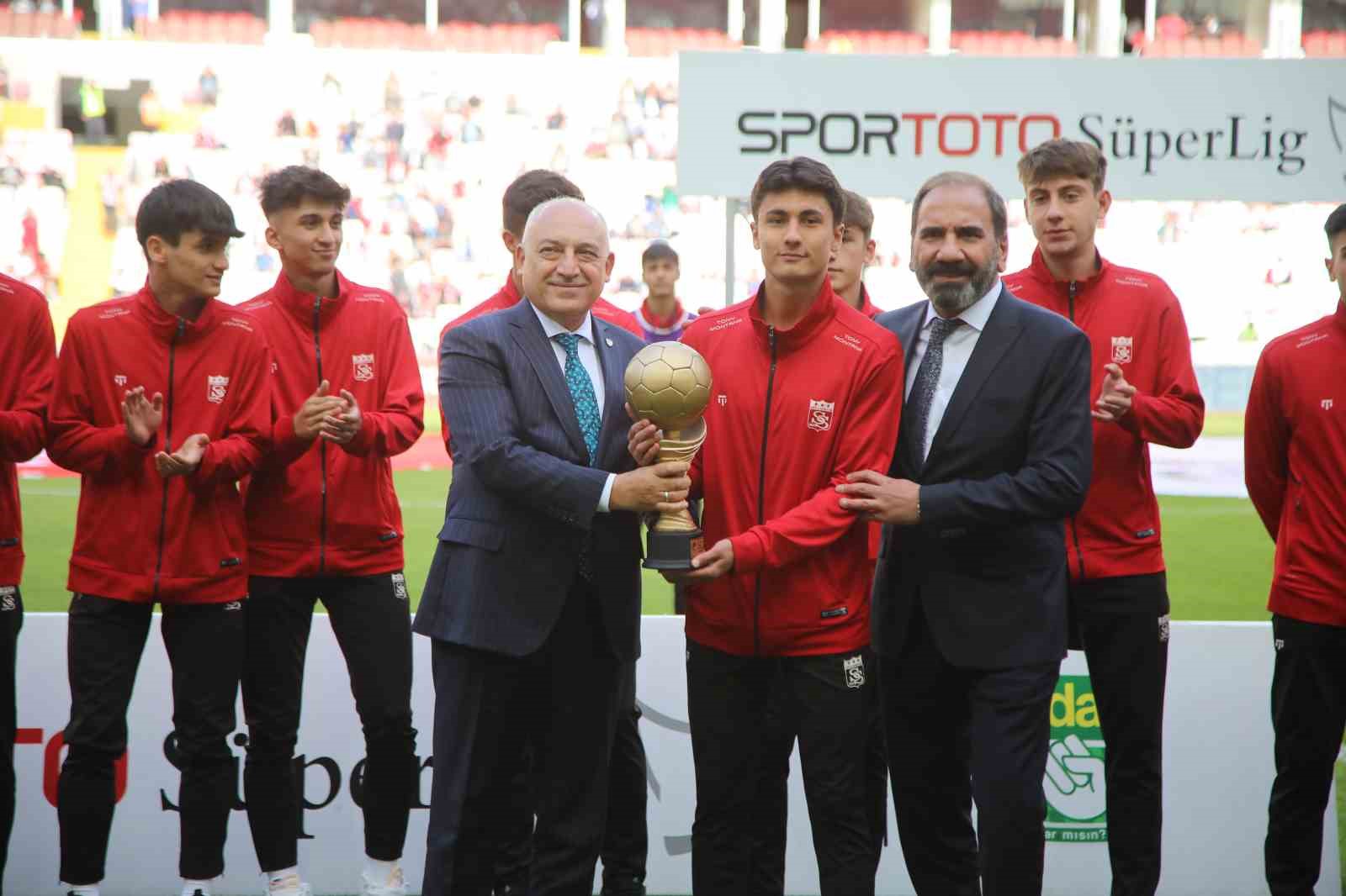 TÜRKİYE FUTBOL FEDERASYONU (TFF) BAŞKANI MEHMET BÜYÜKEKŞİ, DG SİVASSPOR -
