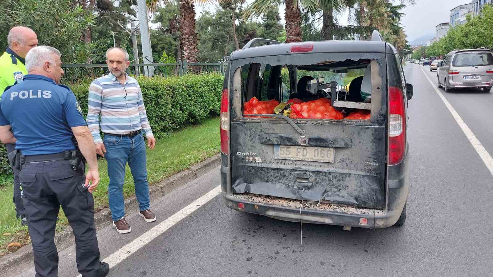 SAMSUN'DA KAMYONETİN HAFİF TİCARİ ARAÇ İLE ÇARPIŞTIĞI KAZADA 1 KİŞİ