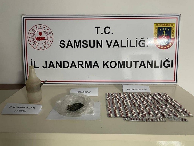 SAMSUN’DA 861 ADET SENTETİK UYUŞTURUCU HAP VE 55 GRAM KUBAR