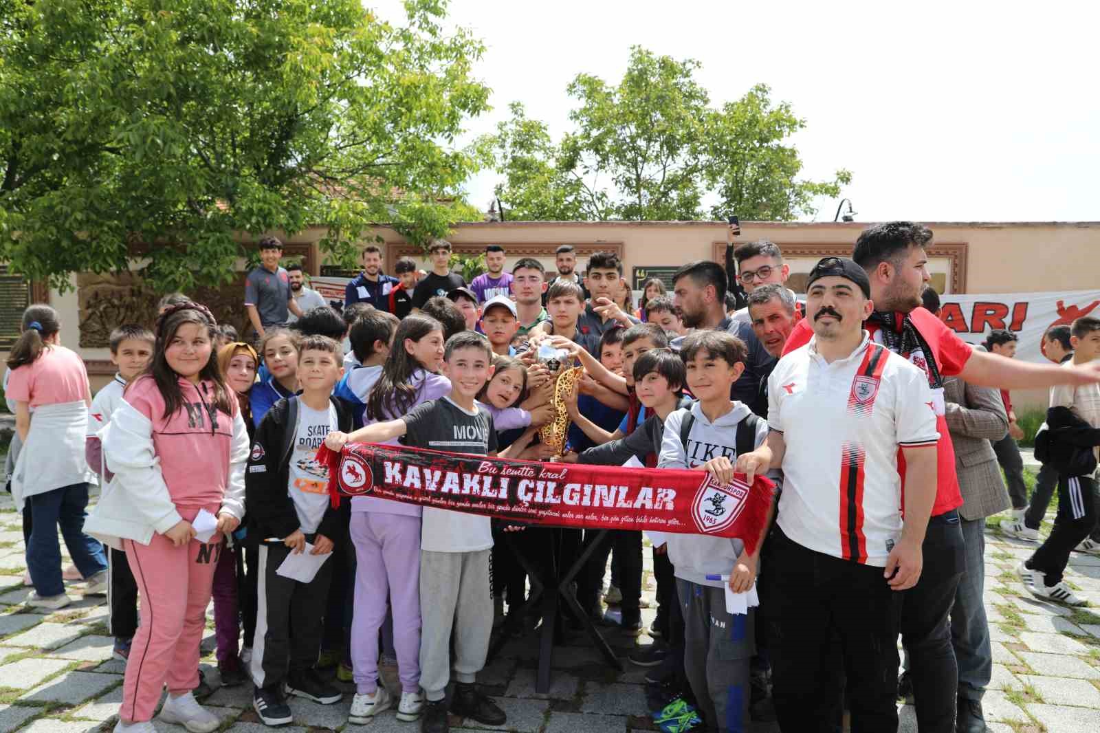 KIRIMIZ-BEYAZLI ŞAMPİYON KAVAK’TA