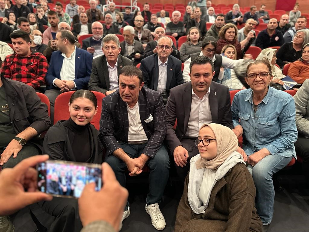 TÜRK HALK MÜZİĞİ’NİN DUAYEN SANATÇISI MAHMUT TUNCER, AK PARTİ AYDIN