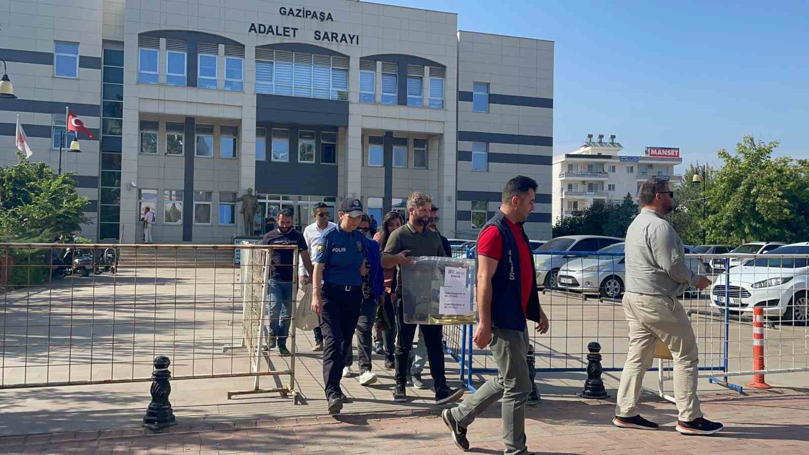 GAZİPAŞA’DA HASTALIĞI YA DA ENGELİ NEDENİYLE SANDIK BAŞINA GİDEMEYEN SEÇMENLER,