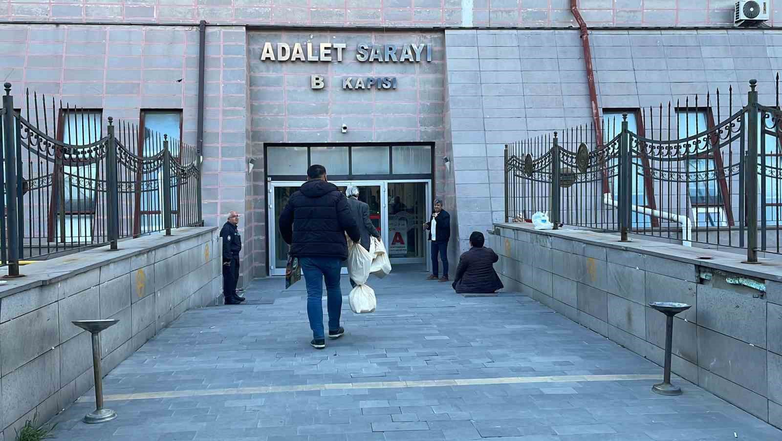 SANDIK SONUÇLARI İL SEÇİM KURULU'NA GELMEYE BAŞLADI