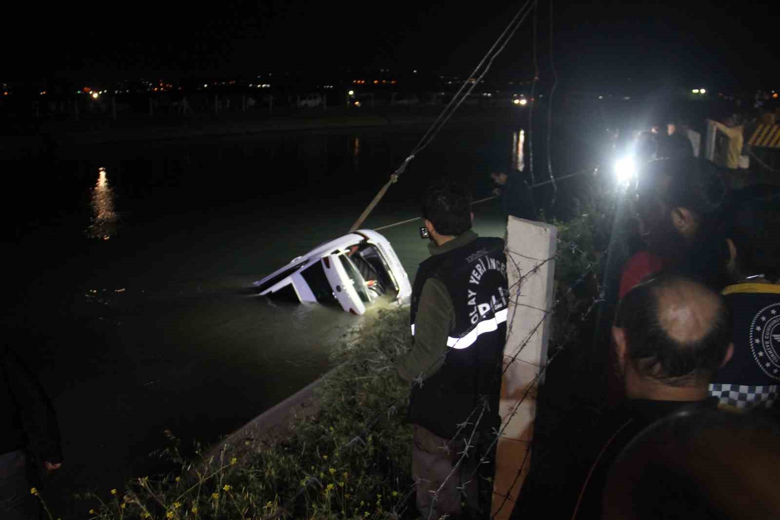 ŞANLIURFA'DA ARAÇ SULAMA KANALINA DEVRİLDİ: 4 ÖLÜ, 2 KAYIP, 1