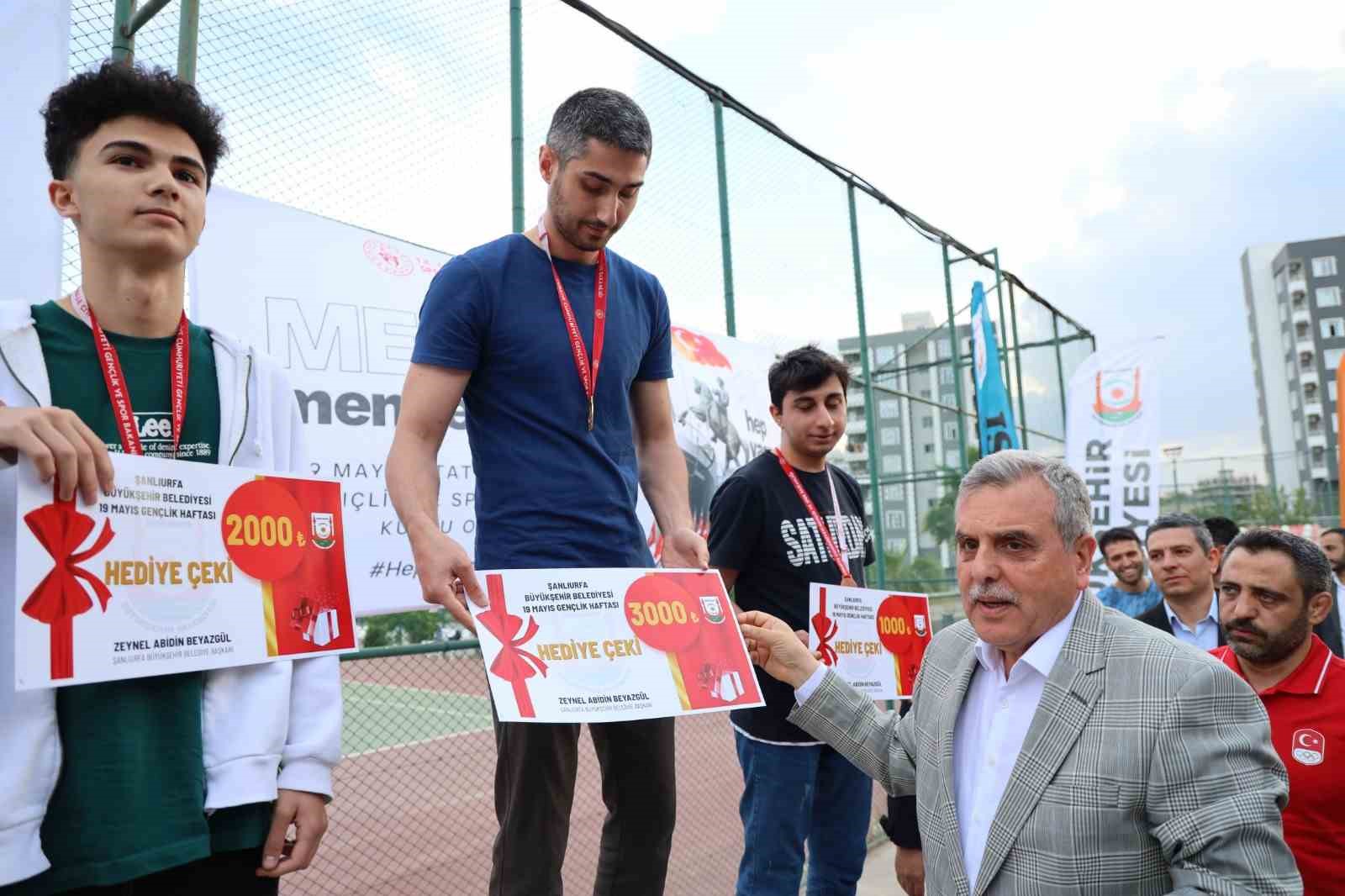 ŞANLIURFA’DA DERECEYE GİREN SPORCULARA ÖDÜL