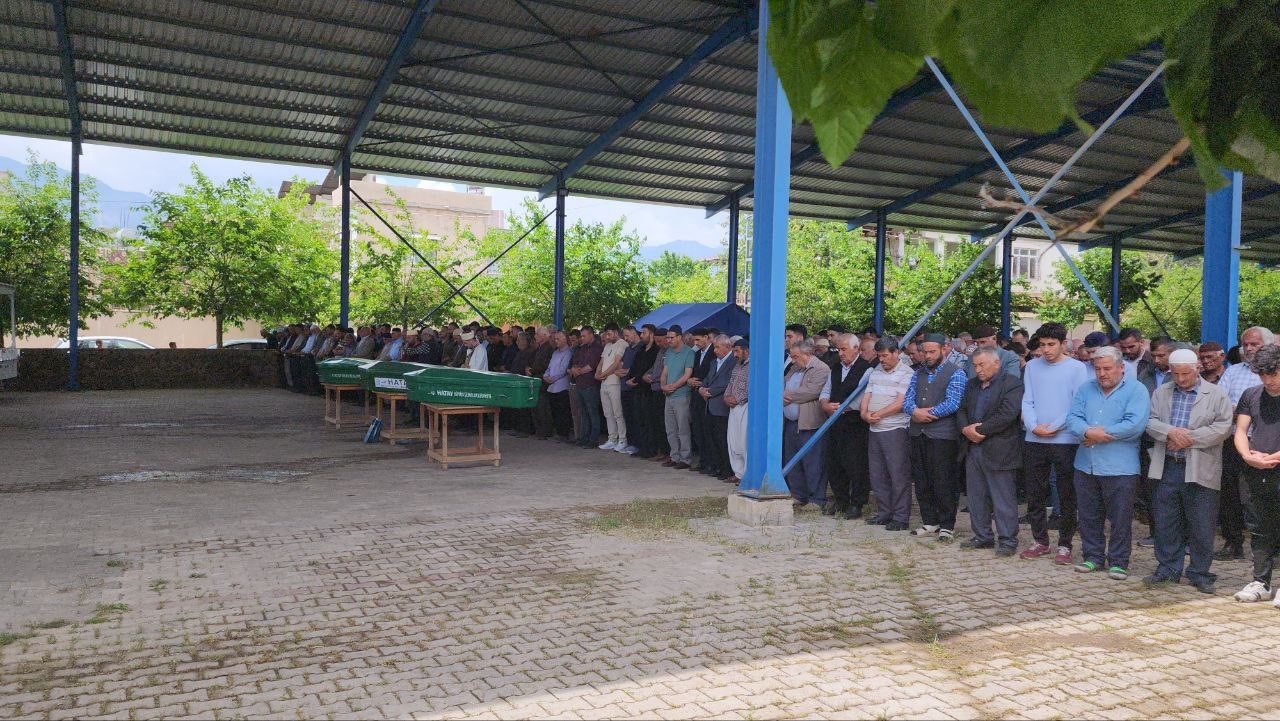 ŞANLIURFA'DA TIR İLE HAFİF TİCARİ ARACIN ÇARPIŞTIĞI KAZADA HAYATINI KAYBEDEN
