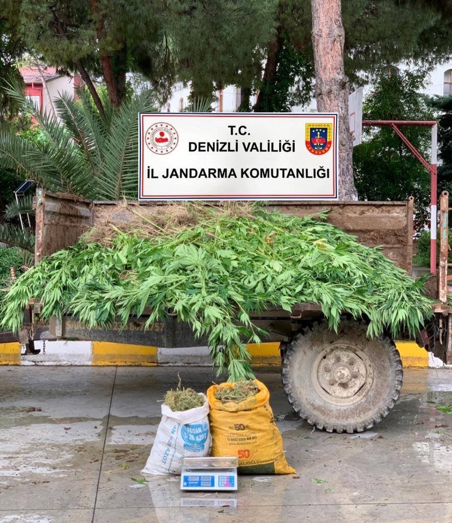 DENİZLİ’NİN SARAYKÖY İLÇESİNDE UYUŞTURUCU TİCARETİ YAPAN ŞÜPHELİDEN KİLOLARCA KUBAR ESRAR